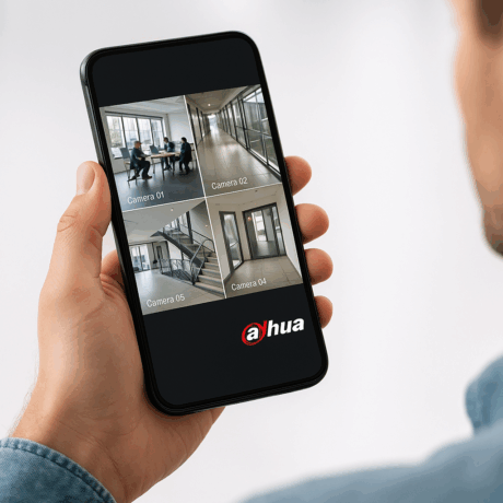 انتقال تصویر دوربین داهوا روی گوشی موبایل با نرم‌افزار DMSS و نمایش زنده تصاویر بر صفحه گوشی